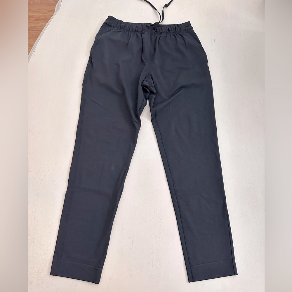 NWOT womens Lululemon Jet Crop Slim pants/trousers. Solid black. Sz 2. Relaxed.
